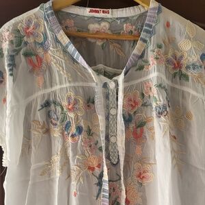 Johnny Was Women's Floral Embroidered Top - White, Pale flowers